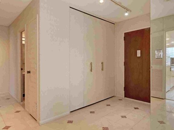 2nd image of 2 Claridge Dr. 1LE