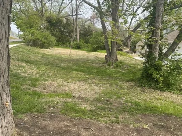 8505 Wayne Ave, Kansas City, MO 64131