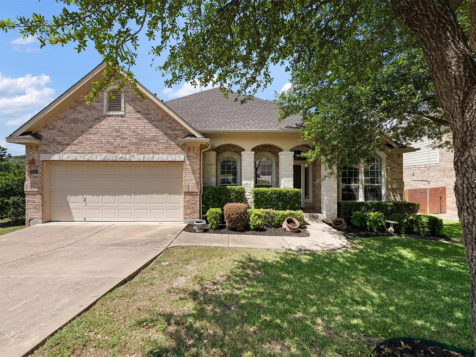 4 bed, 3.0 bath, 3315 sqft, $5,300 — Photo 2