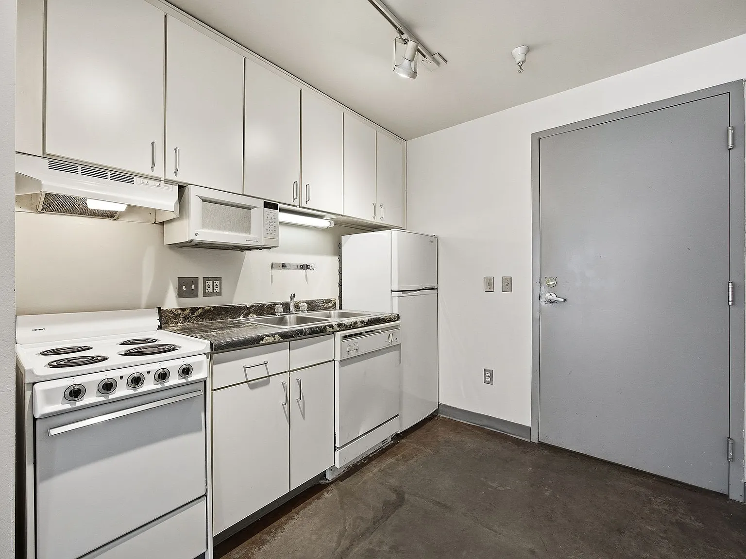 Whiteway Apartments — Photo 4