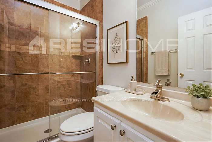 6285 Hampstead Ln — Photo 13