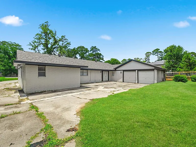 1310 Burning Tree Rd — Photo 32