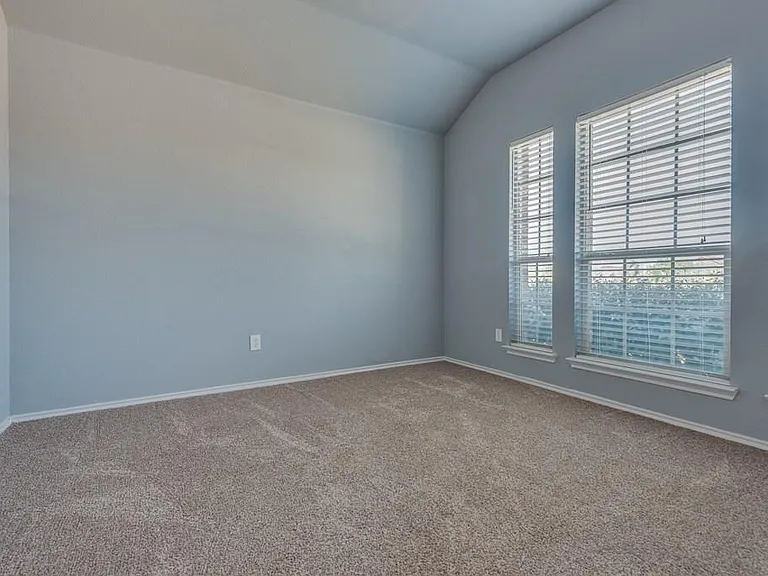 5313 Beacon Ln — Photo 3