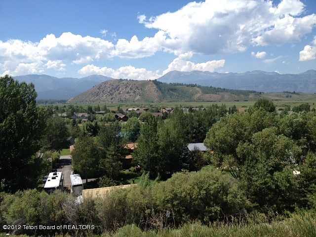 1st image of 900 Maddox Dr