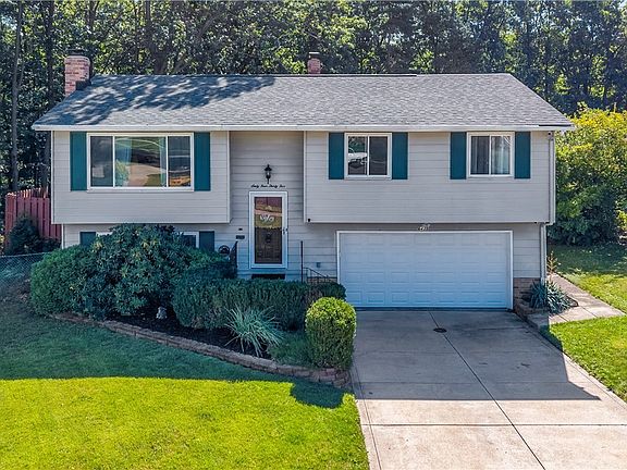 3rd image of 6435 Goebel Dr