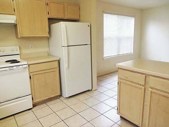 5th image of 2216A Katy Ln