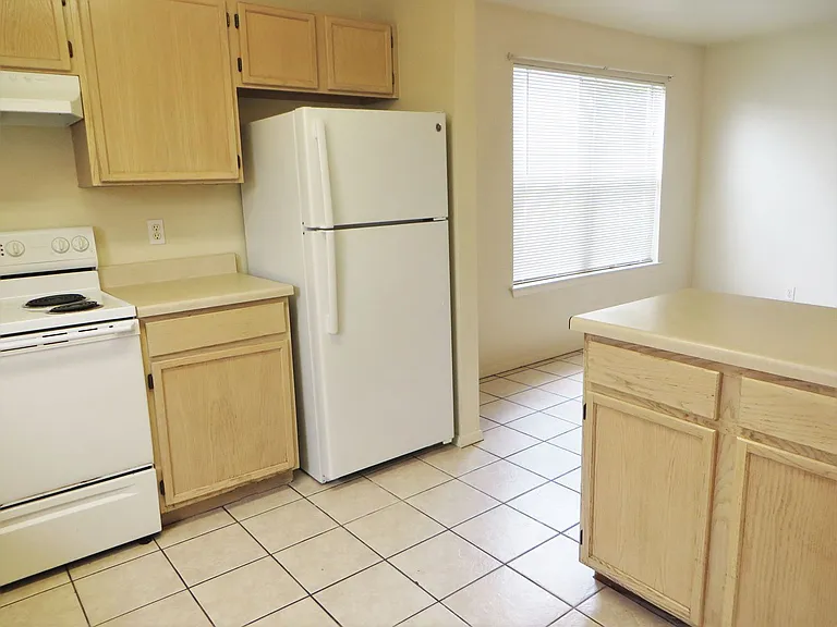 2216A Katy Ln — Photo 5