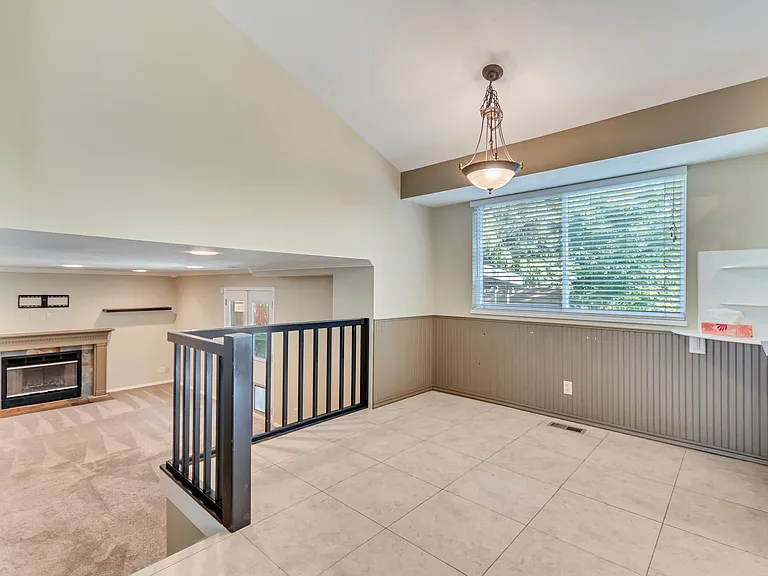 582 E Meadow Hill Dr — Photo 8
