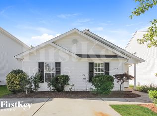 5716 Henderson Oaks Dr, Charlotte, NC 28269