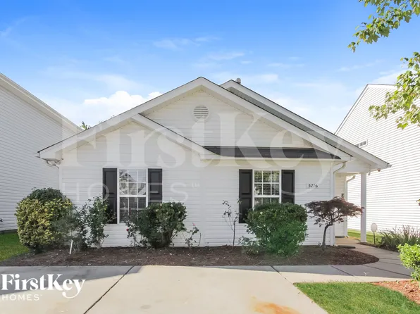 5716 Henderson Oaks Dr, Charlotte, NC 28269