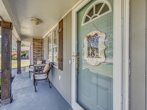 4th image of 130 Southgate Dr