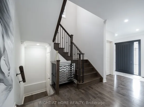 12 Tupling St, Bradford West Gwillimbury, ON L3Z 0W8