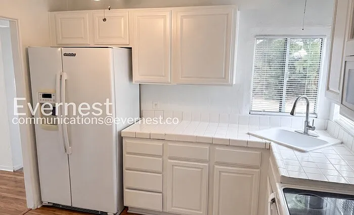 3 bed, 1.0 bath, 1000 sqft, $1,695 — Photo 4