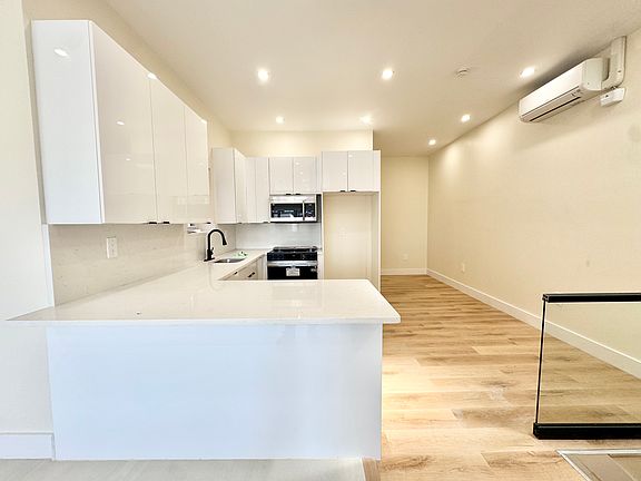 2nd image of 2465 E 1st St #2K