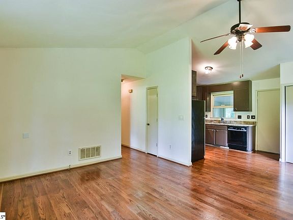 4th image of 106 Parkstone Dr