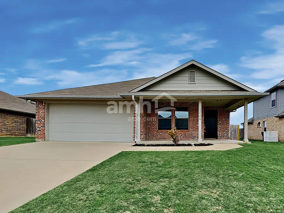 1004 Lake Ridge Dr