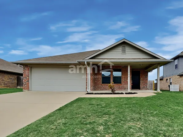 1004 Lake Ridge Dr, Sanger, TX 76266