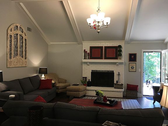 2nd image of 300 Woodlawn Dr