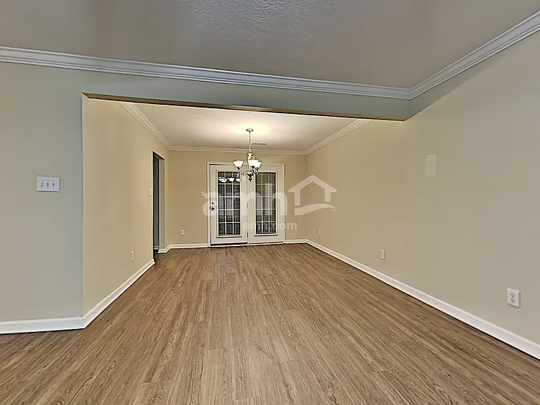 2000 Farmstead Ln — Photo 5