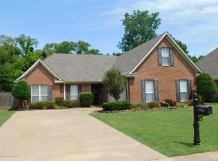 550 Timber Ln E, Hernando, MS 38632