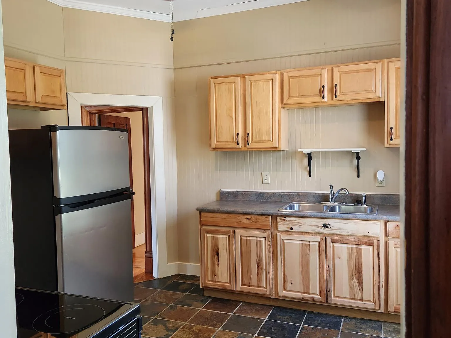 3 bed, 1200 sqft, $1,300 — Photo 2