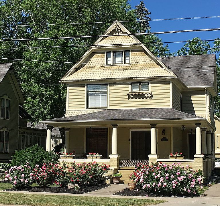 Beautiful front porch 