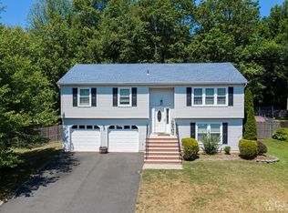 21 Heathrow Ln, Old Bridge, NJ 08857