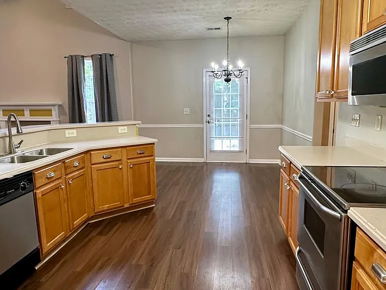 8012 Abington Dr — Photo 11