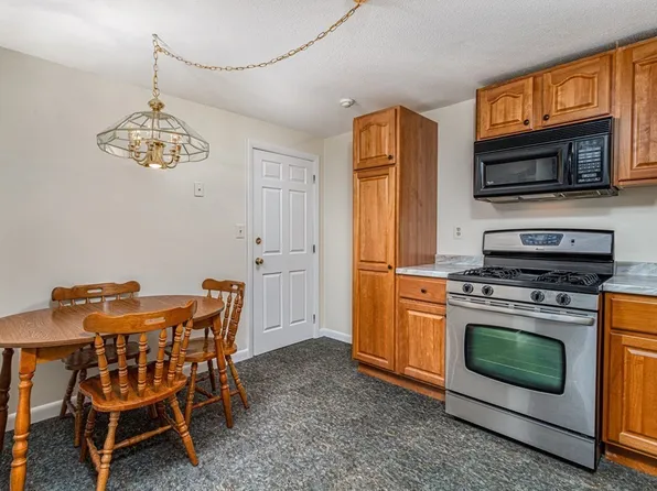 11 Cross St APT 9, North Chelmsford, MA 01863