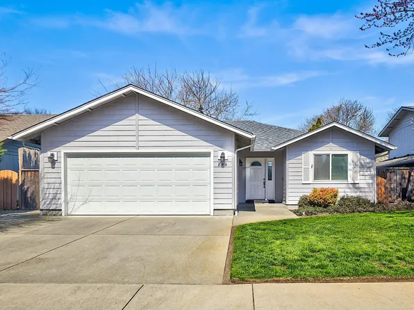 844 Gold Ct, Grants Pass, OR 97527
