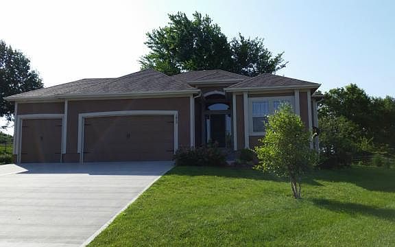 2nd image of 1812 NE Peregrin Cir