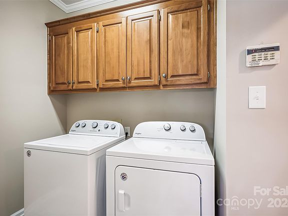 3rd image of 5518 Dunedin Ln