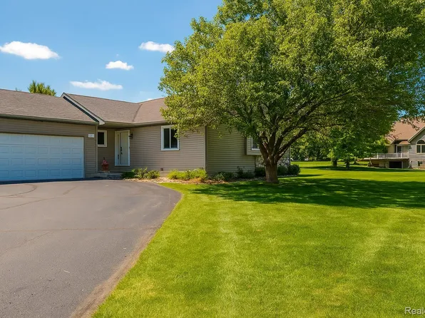 10178 Hawthorne Cir, Goodrich, MI 48438