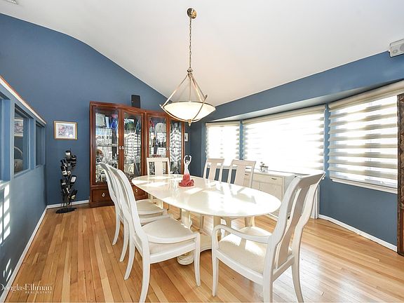 4th image of 8 Miriam Ln