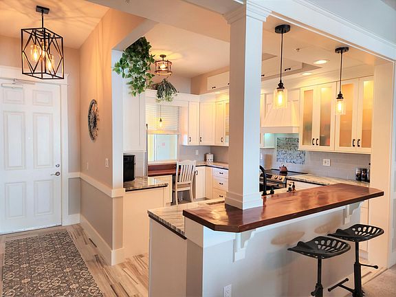 3rd image of 21 Harbour Isle Drive W #306