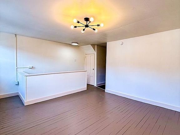 4th image of 29 S 5th St APT 2