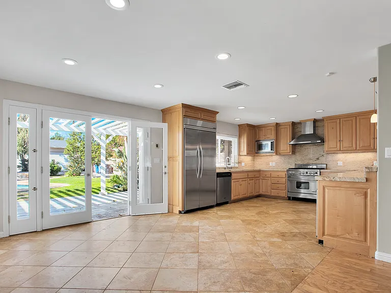 4539 Mammoth Ave — Photo 7