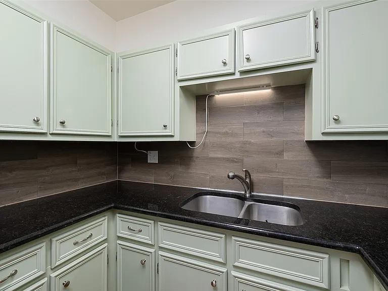 4505 Red River St #B — Photo 7