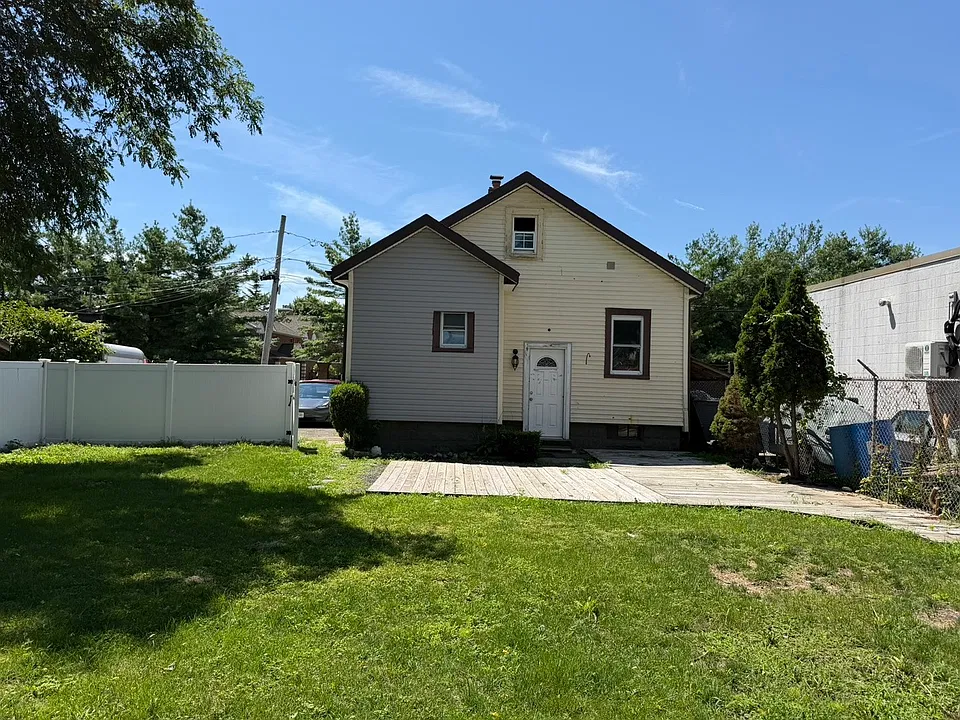 64 Sprague Ave