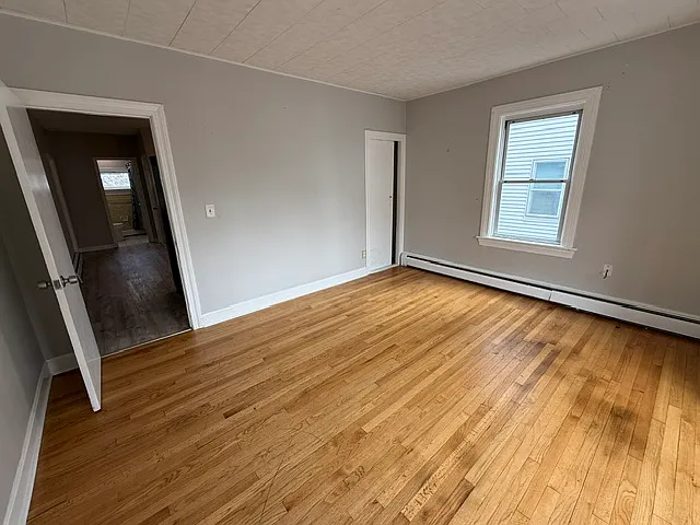3 bed, 1200 sqft, $2,000 — Photo 3