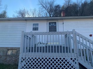 231 W Garrett Rd, Garrett, KY 41630