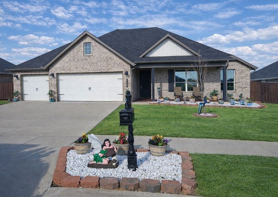 1st image of 2109 Abbott Ln