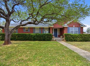 203 Crestview Drive, Johnson City, TX 78636