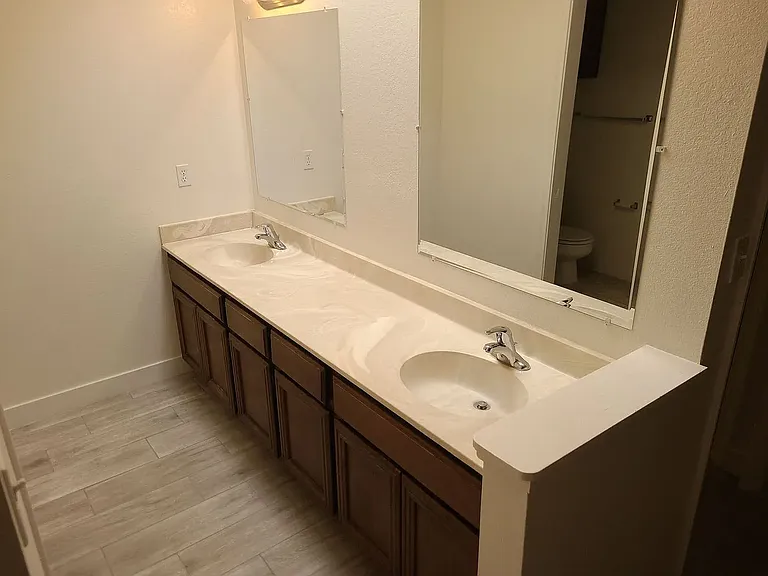 552 N Emerson St — Photo 10