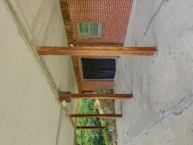 269B W Hermitage Rd NE — Photo 41