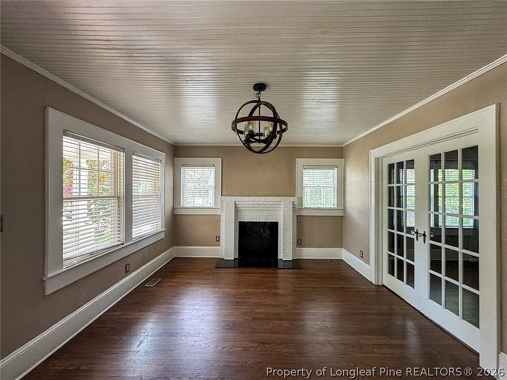 4 bed, 3.0 bath, 2136 sqft, $2,200 — Photo 3