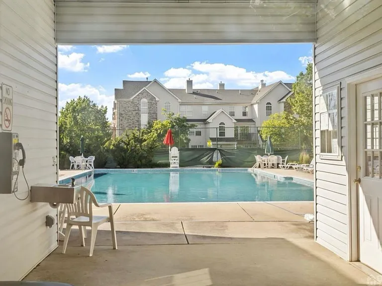 617 Hampshire Dr — Photo 14