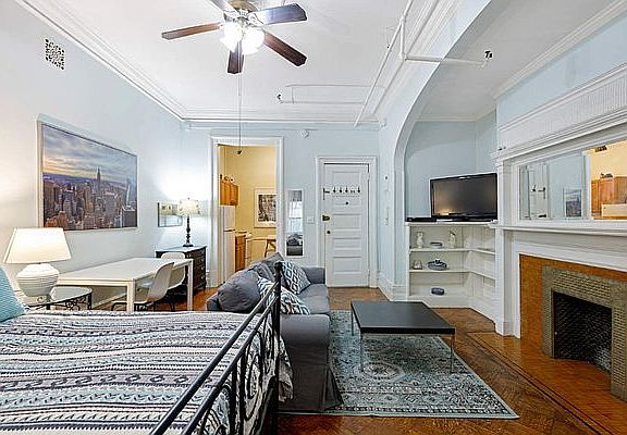 3rd image of 264 W 73rd St #2S