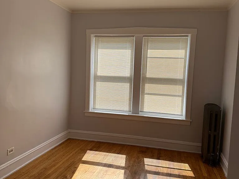 SPACIOUS 2 BEDROOM APARTMENTS AVAILABLE — Photo 32