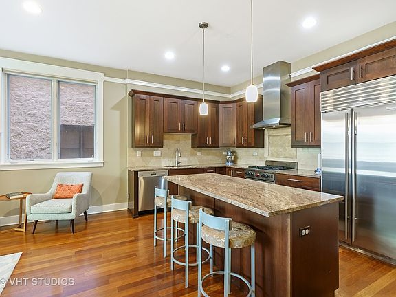 3rd image of 639 W Briar Pl APT 2E